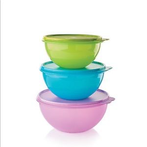 Tupperware bowls with lids
